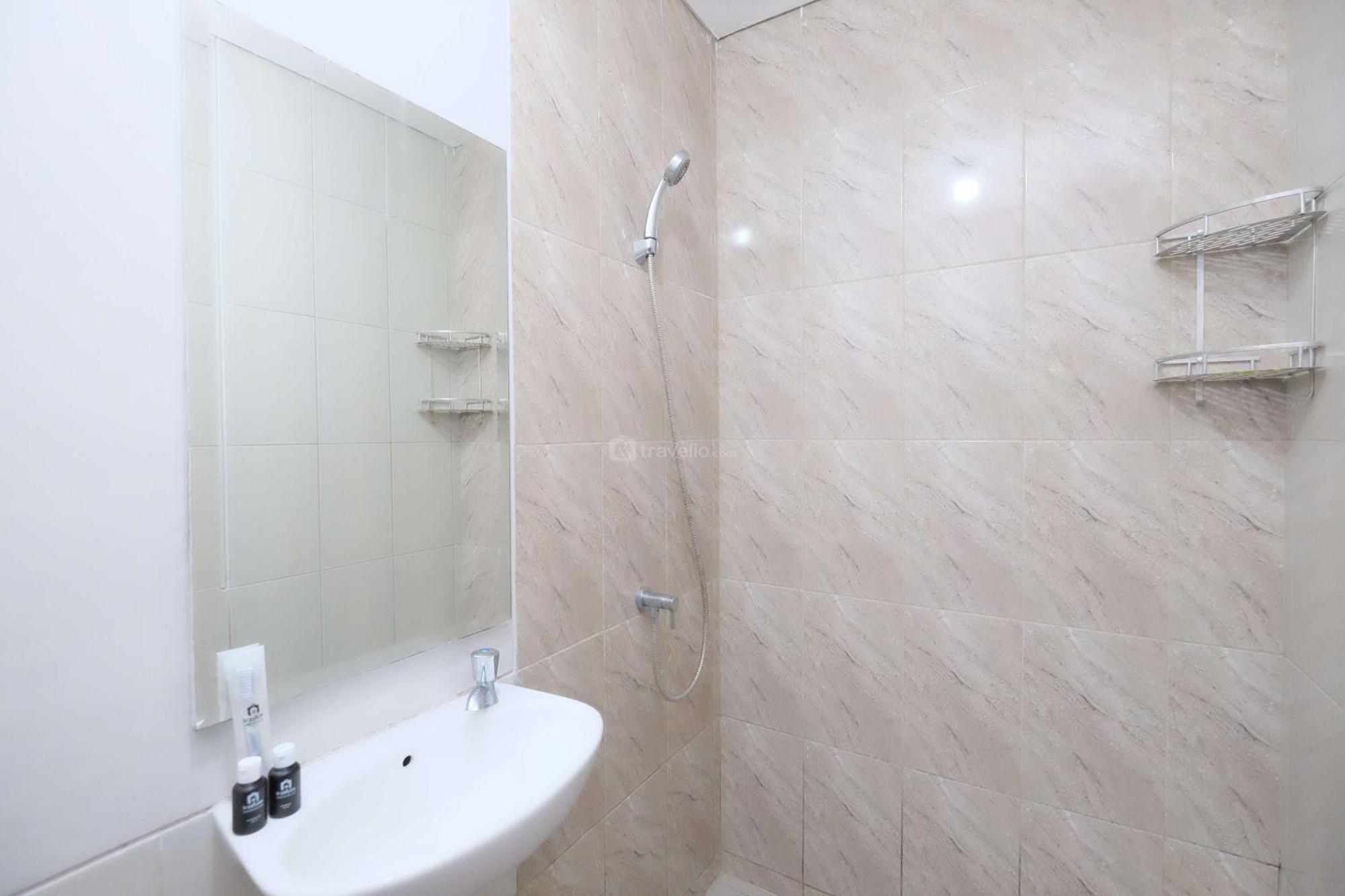 Minimalist Transpark Juanda Timur By Travelio Apartemen Bekasi